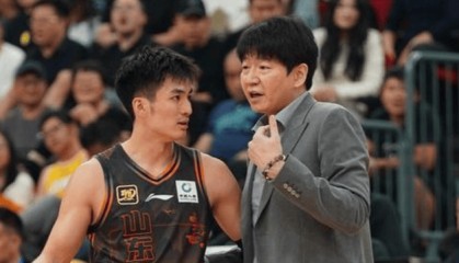 kaiyun-山东男篮险胜江苏邱彪再次恶心球迷：两嫡系球员光腚推磨转圈丢人